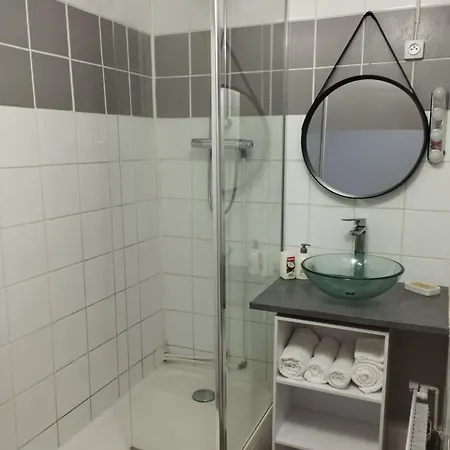 Indépendant Avec Parking Privé Appartement
