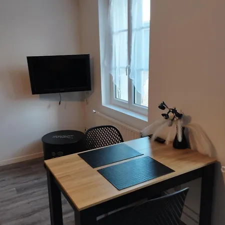Indépendant Avec Parking Privé *